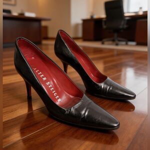 Walter Steiger women’s Blue Heels with Pointed Toe size 5.5 B